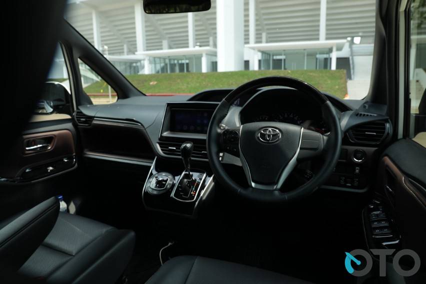 Road Test Toyota Voxy Enak Dikendarai Layak Dibeli