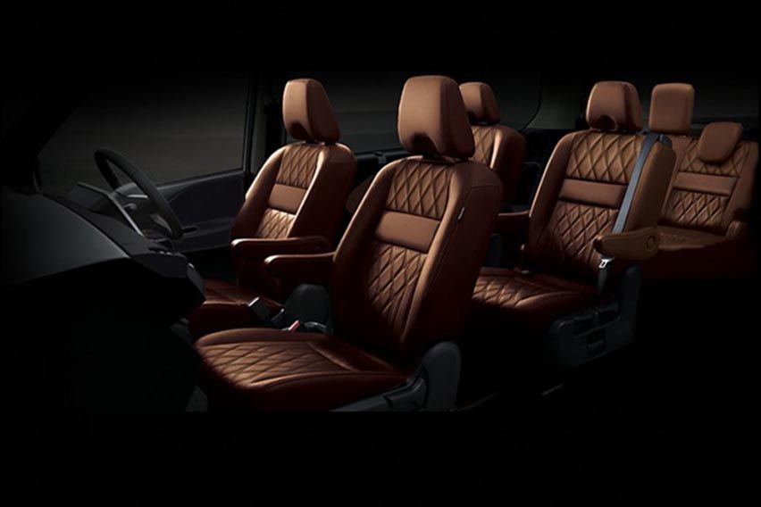 2022 Nissan Serena S-Hybrid: Cabin