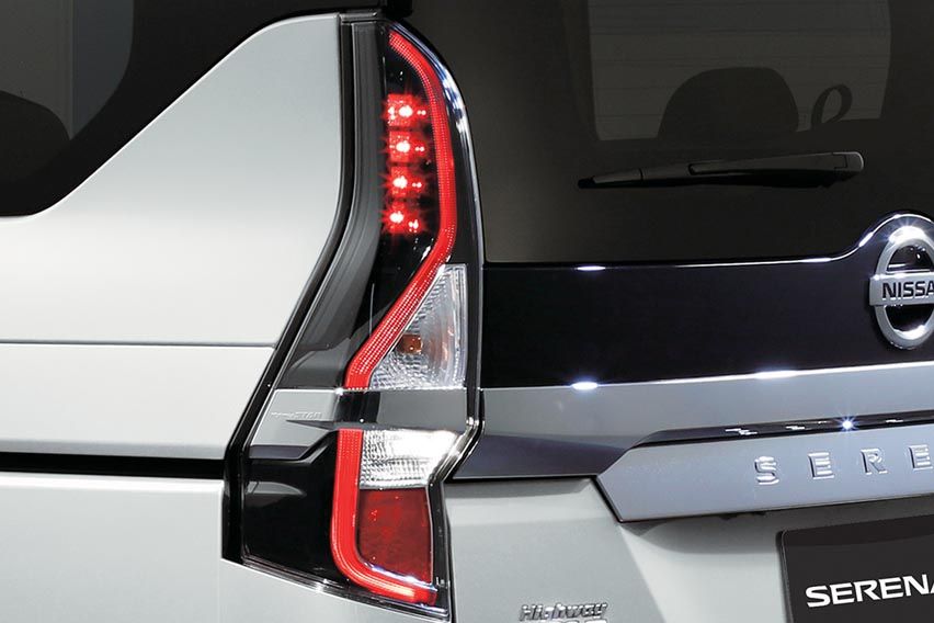 2022 Nissan Serena S-Hybrid taillight