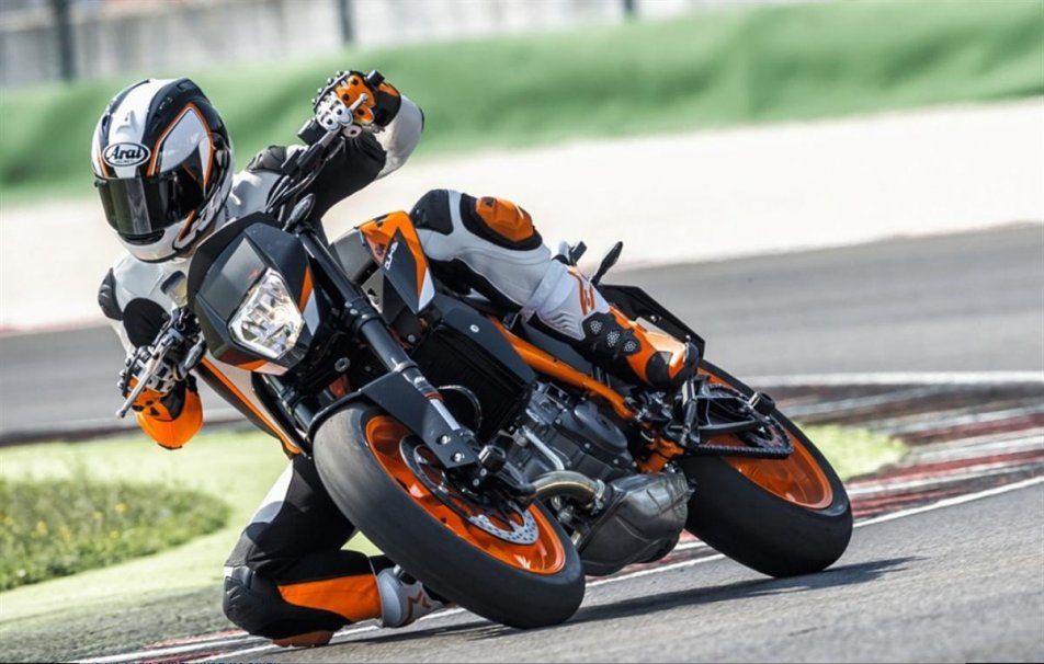KTM Menyingkap Sosok Duke 690 2016 Dengan Mesin Baru