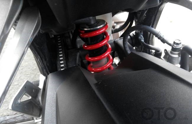 Honda CBR 150 R - Suspensi Belakang Monoschock Prolink