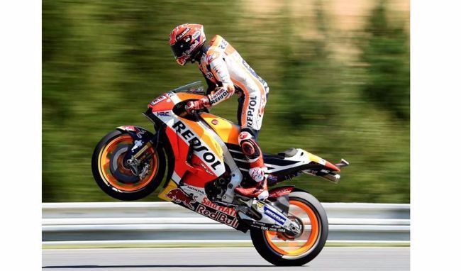 MotoGP 2017 : Salah Strategi, Marquez Pertahankan Juara di GP Ceko