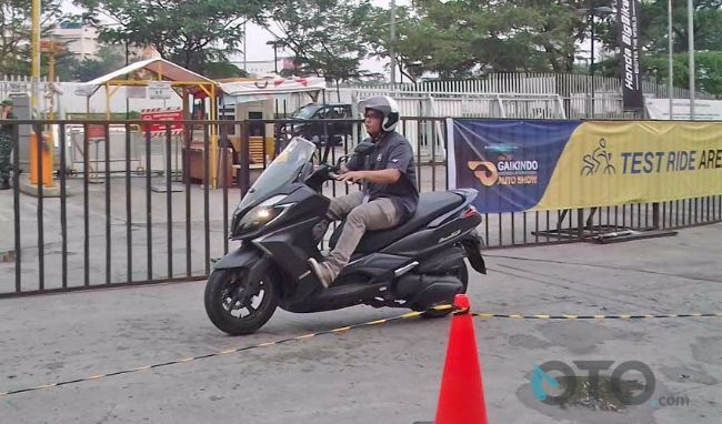 GIIAS 2017: Test Ride Dua Skuter Saingan Yamaha Xmax