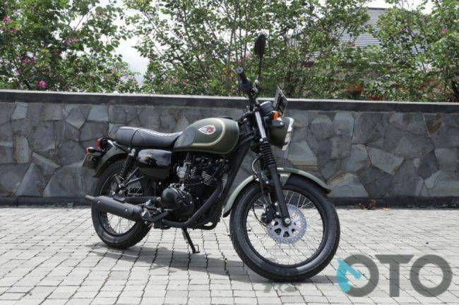 Pembeli Kawasaki W175 Nyaman dengan Karburator