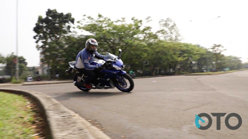 Test Ride Yamaha R15: Katup Variabel = Efisiensi x Powerfull (Part 2)