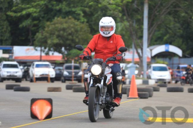 Honda CB150 Verza : Lincah dan Mudah Dikendarai, Tapi.. Honda CB150 Verza : Lincah dan Mudah Dikendarai, Tapi..