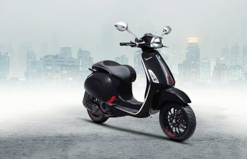 2018 Vespa Sprint 150 Carbon launched at Bikes and Breakfast