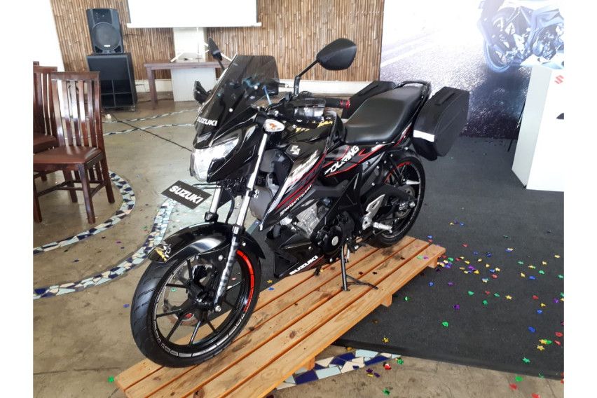 Suzuki bandit touring style