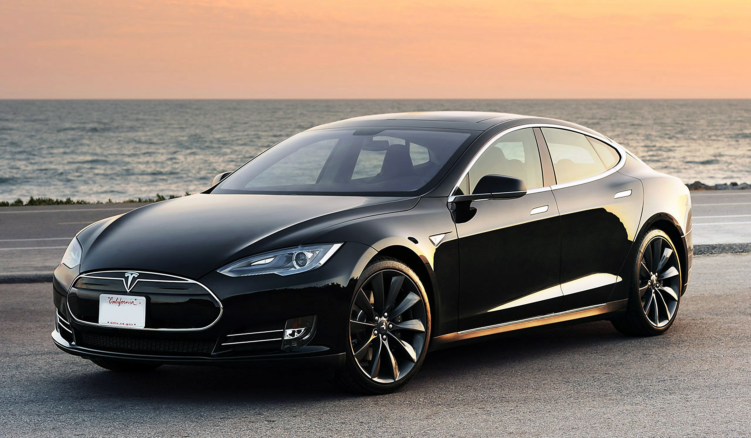 Tesla-Model-s-Dual-Motor-P85D-01
