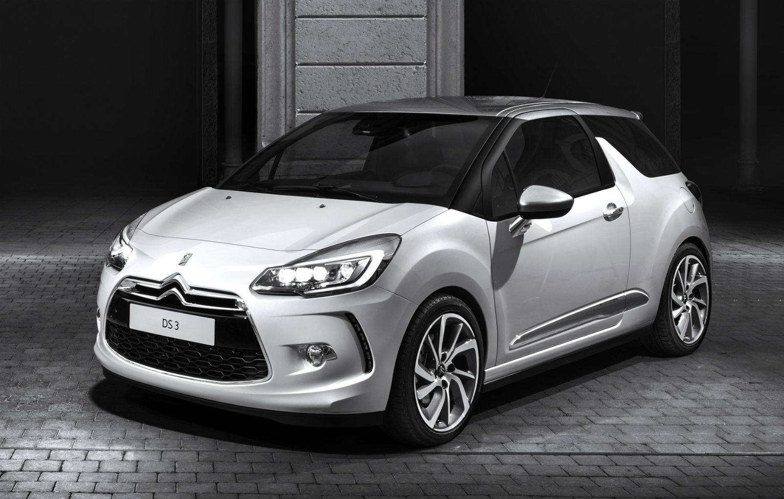 At Glenmarie, Showroom Citreon DS3 Facelift Previewed