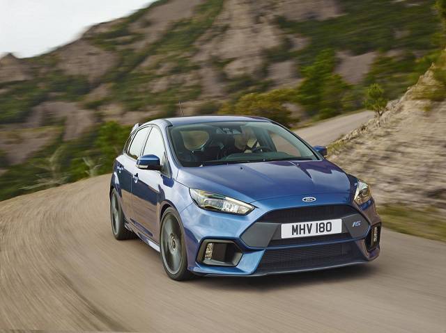  Ford Focus RS Fires Out a Flooding 350 PS