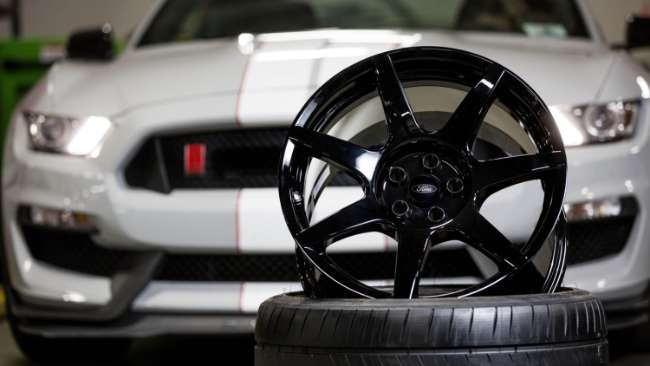 FORD introduces carbon fiber wheels in Shelby GT350R