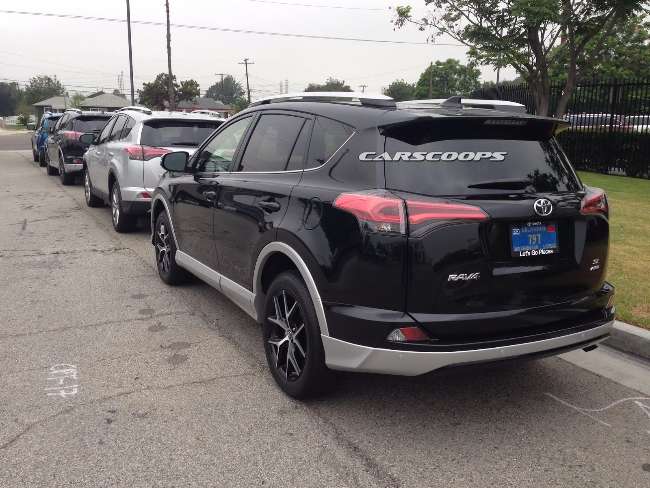 2016-Toyota-RAV4-7