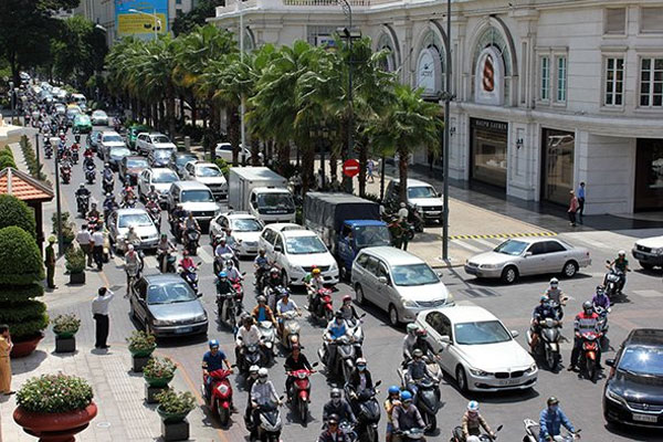 Tăng phí đăng ký ô tô lên 5,5 lần