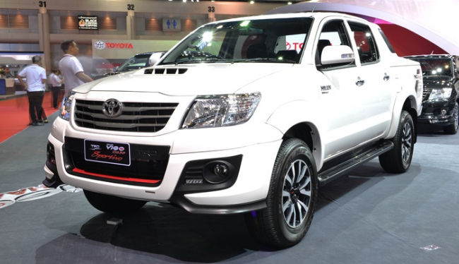 Toyota-Hilux-TRD-Sportivo-2015-Malaysia-1