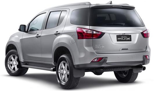 2016_Isuzu_MU_X-rear