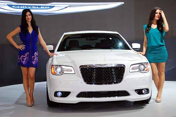 Model Terbaru New Chrysler 300C Akan Mejeng di IIMS 2015 