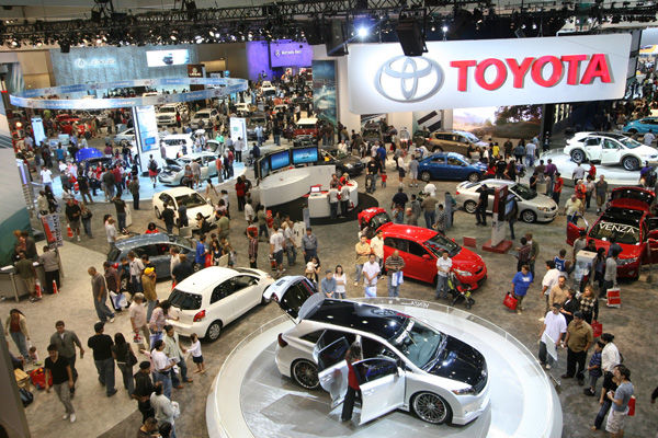 Toyota Memamerkan i-Road, Mirai and Alphard Hybrid di GIIAS 2015