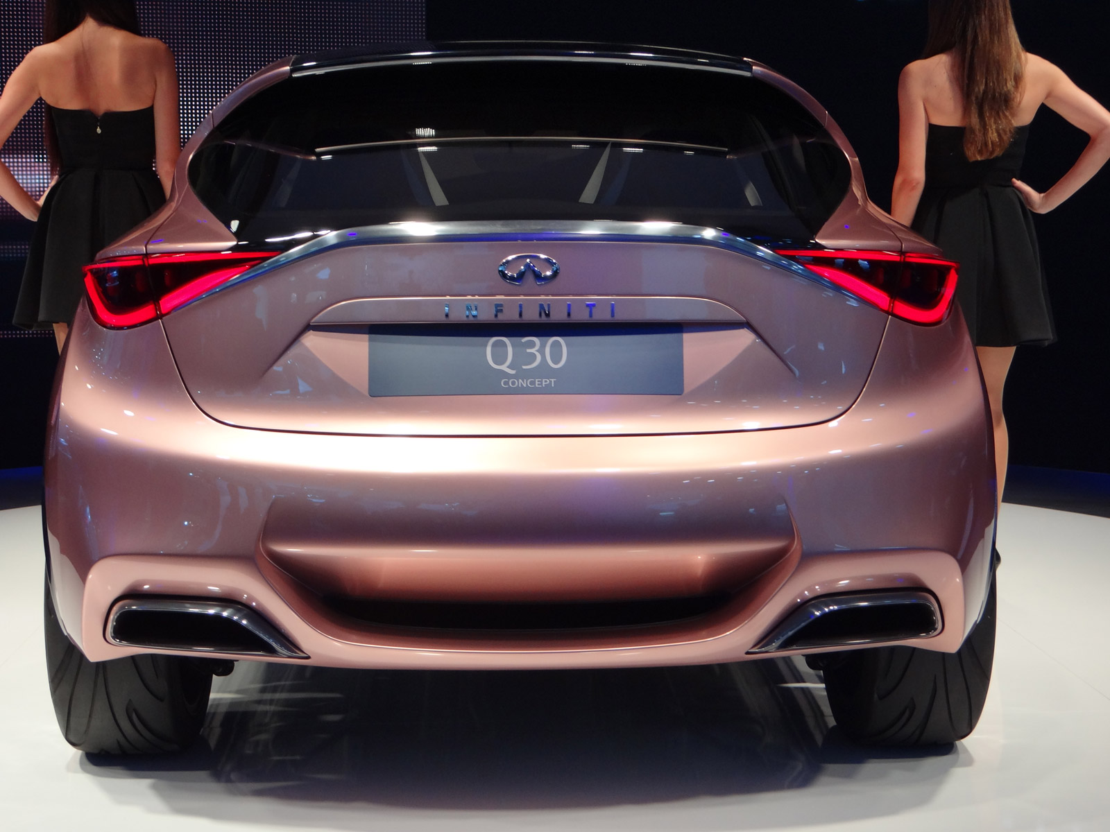 infiniti-q30-concept-2013-frankfurt-auto-show_100439546_h