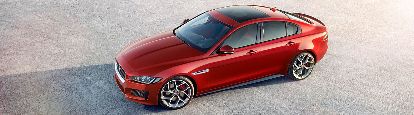 JAGUAR_XE_S_07_L_MEET_THE_XES_Hero2-device_desktop-1366x380_tcm163-112890_desktop_1366x380