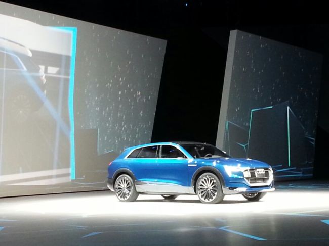 2015/09/Audi-e-tron-quattro-concept-front-three-quarter-.jpg
