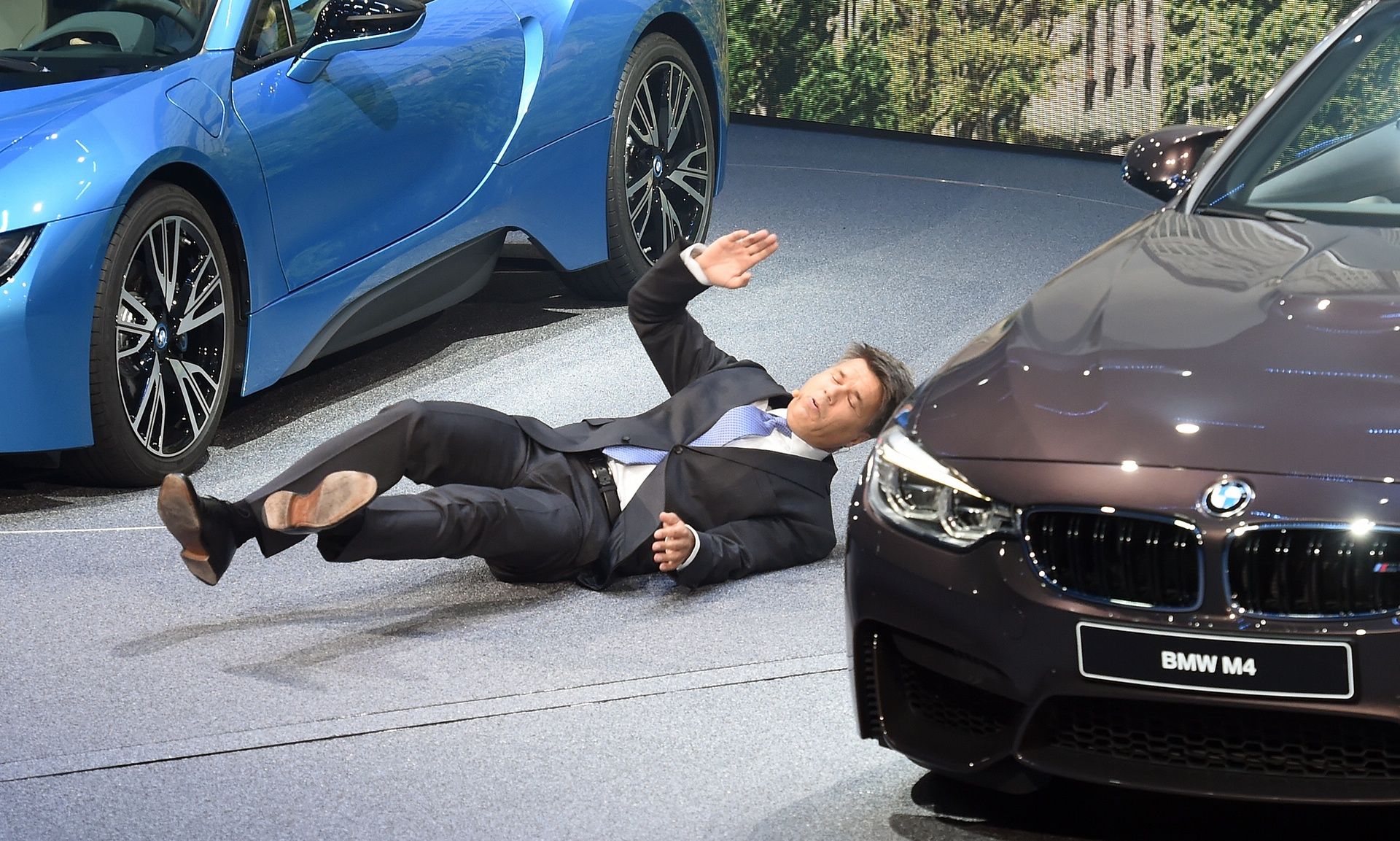 BMW CEO falls at 7 Series Presentation - Frankfurt Motor Show