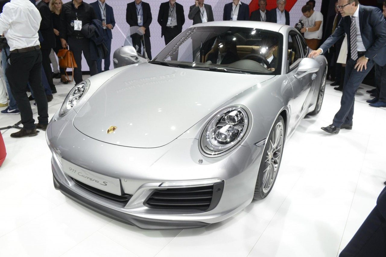 2015 Frankfurt Motor Show: Updated Porsche 911 launched globally