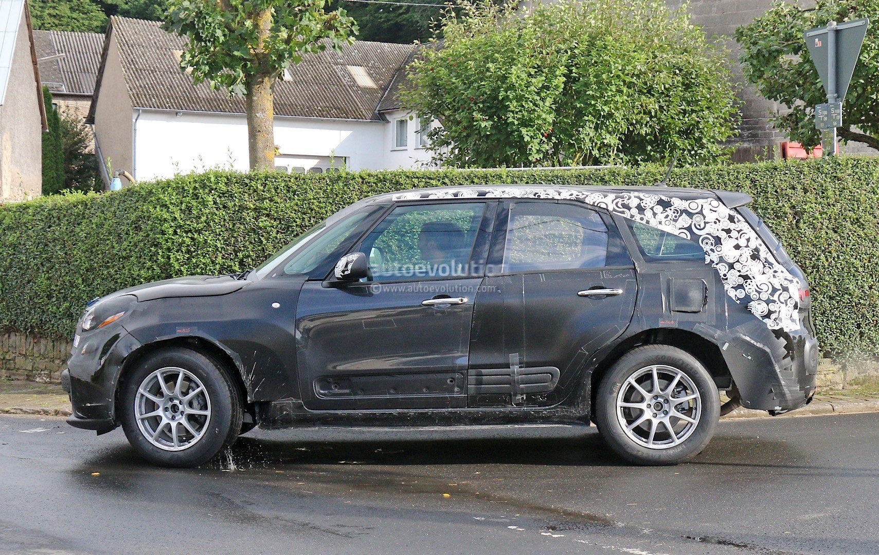 alfa-romeo-suv-mule-spied-production-model-should-come-in-2016_6