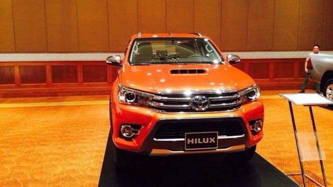 Toyota Hilux lộ ảnh cho đợt ra mắt sắp tới