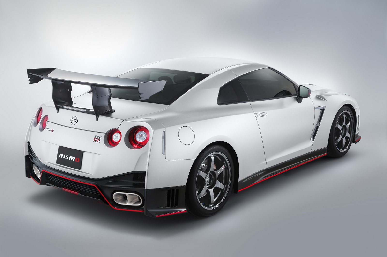 Nissan-GT-R-Nismo-N-Attack-Package-2