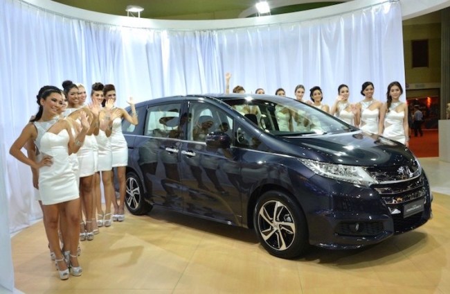 2015/10/soi-xe-2-ty-mpv-odyssey-cua-honda-viet-nam-tai-vms-2015-hinh-131.jpg
