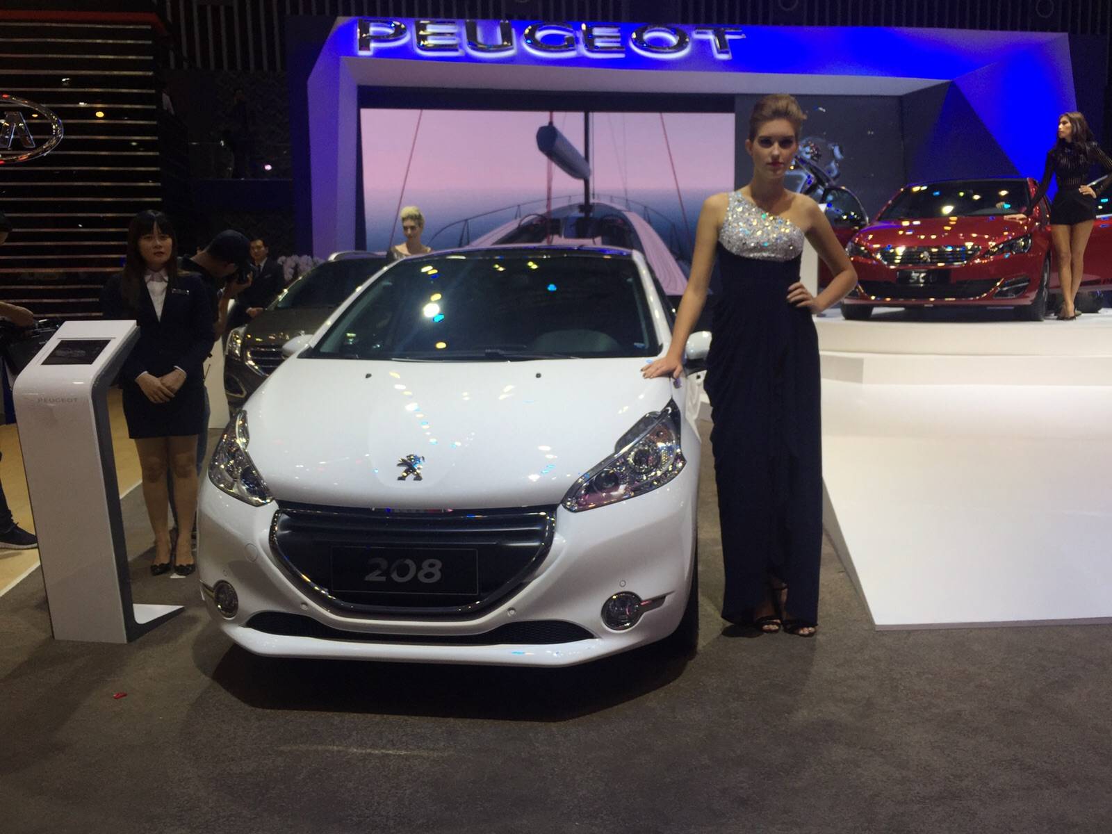 Peugeot trưng bày Peugeot 208, 308, 508, 2008 và 3008 tại Triển lãm ô tô Việt Nam