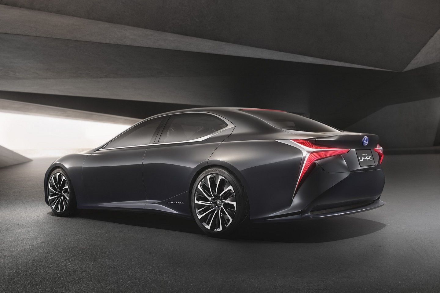 Lexus เผยรถต้นแบบ LF-LC เตรียมพัฒนาสู่ LS