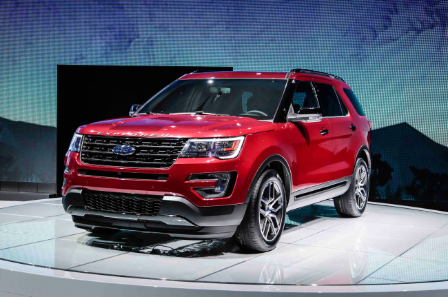 2015/11/2016-ford-explorer-sport-front-three-quarter.jpg