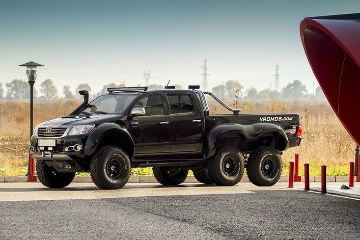 Toyota Hilux 6X6 by Overdrive and Vromos