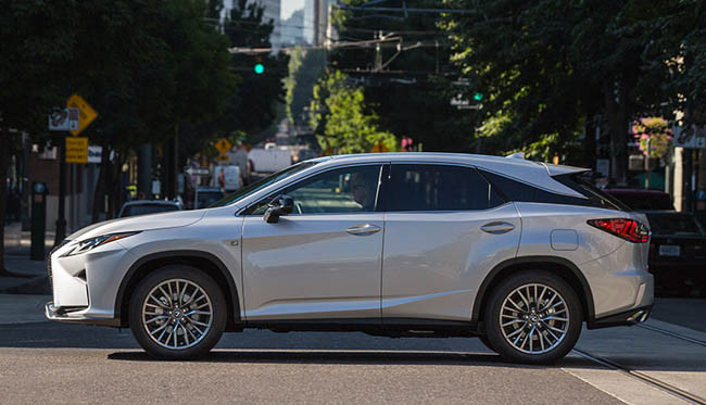 Lexus RX 200t side view