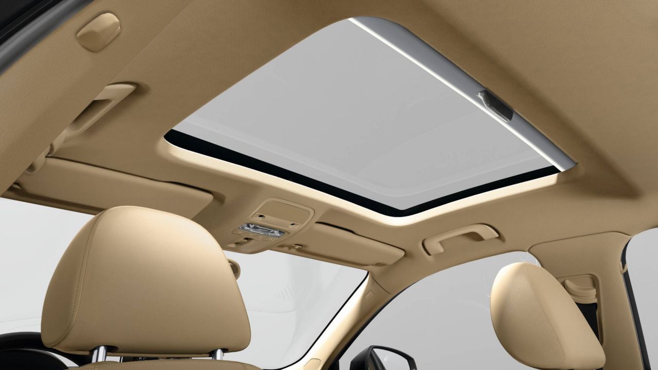 2015-Audi-A3-sunroof-02
