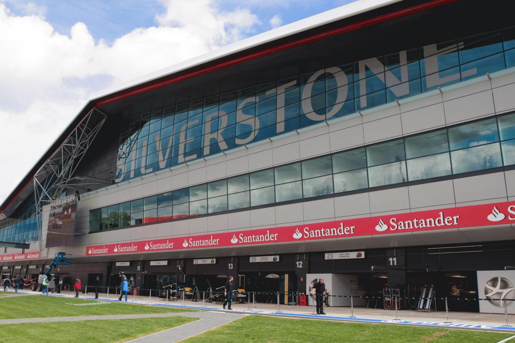 Jaguar Land Rover (JLR) in Negotiations to Buy Silverstone Racing Circuit – Report