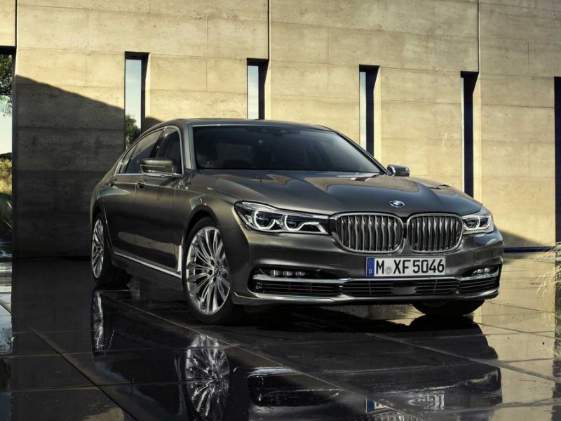 BMW 7-Series 760Li รุ่นใหม่ มาพร้อมเครื่องยนต์ V12 6.7 ลิตร จาก Rolls-Royce 