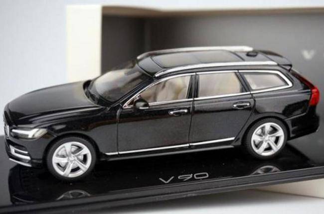 Upcoming 2016 Volvo V90 captured uncovered