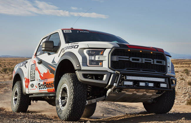 เปิดผ้าคลุม Ford F-150 Raptor Race Truck พร้อมลงสนามแข่ง