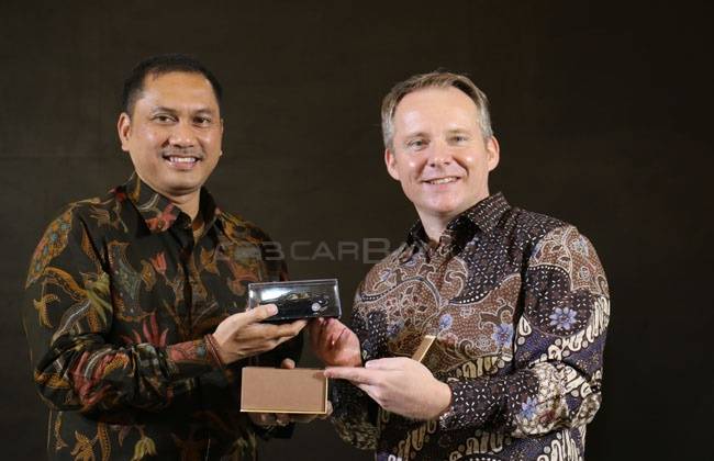 Jaguar dan Range Rover Antarkan Penumpang First Class Garuda Indonesia