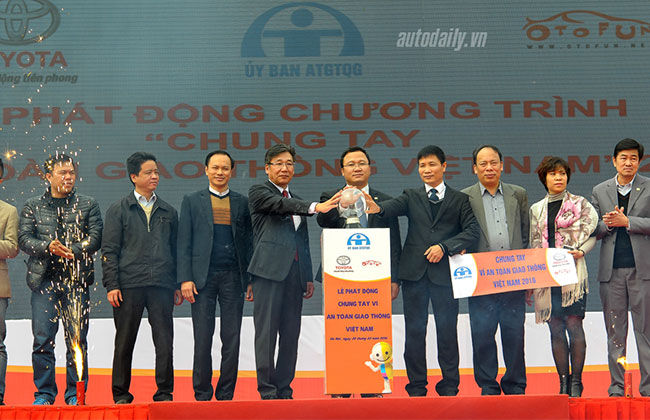 Toyota Việt Nam thực hiện chương trình nâng cao nhận thức an toàn giao thông