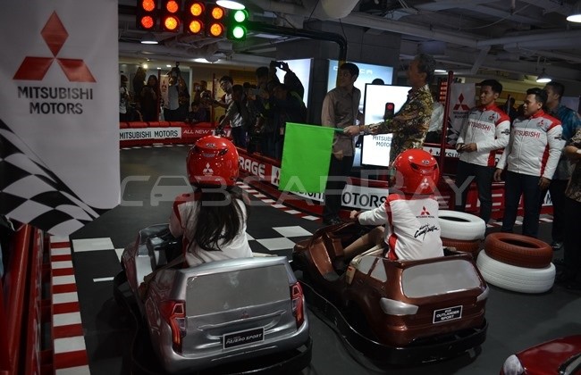 Mencoba wahana mitsubishi di Kidzania