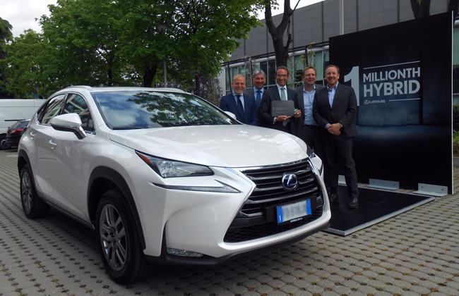 Lexus Sukses Pasarkan Satu Juta Unit Mobil Hybrid