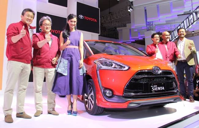 Toyota Sienta Laris Manis Di IIMS 2016