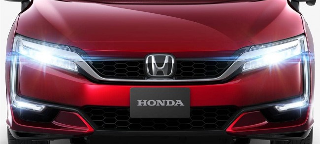 2017-clarity-ext-r-567m-straight-front-headlights-on-1400-1x