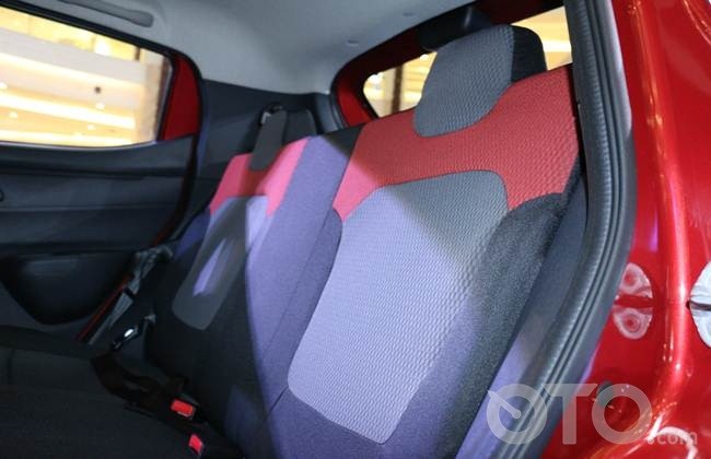 interior belakang Kwid