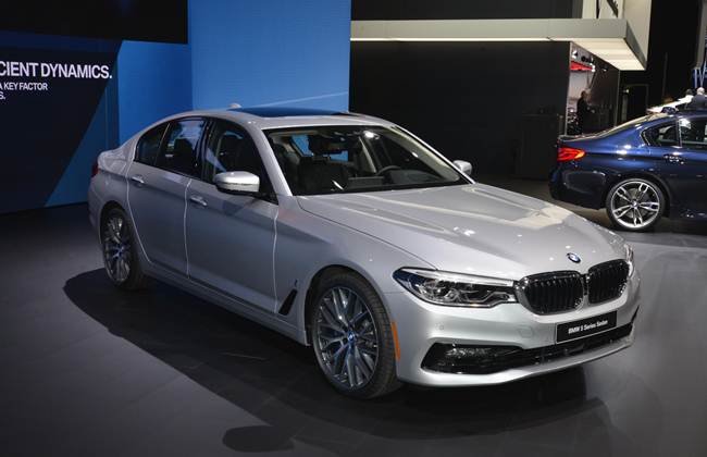 BMW Rilis Harga Varian Hybrid dan Terkencang dari 5-Series