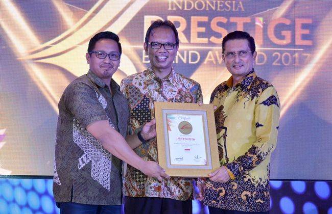 Toyota Raih Dua Penghargaan Prestige Brand Award 2017